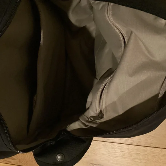 Filson surveyor 36 L Black Men's Backpack - Picture 12 of 13